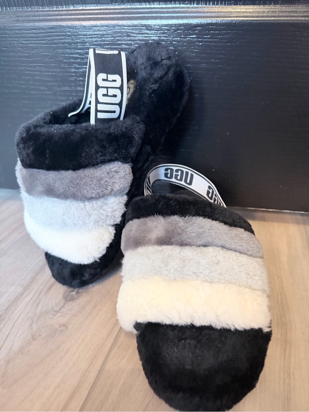 UGG Fluff Yeah Slide - Black with Gray & Cream Bands